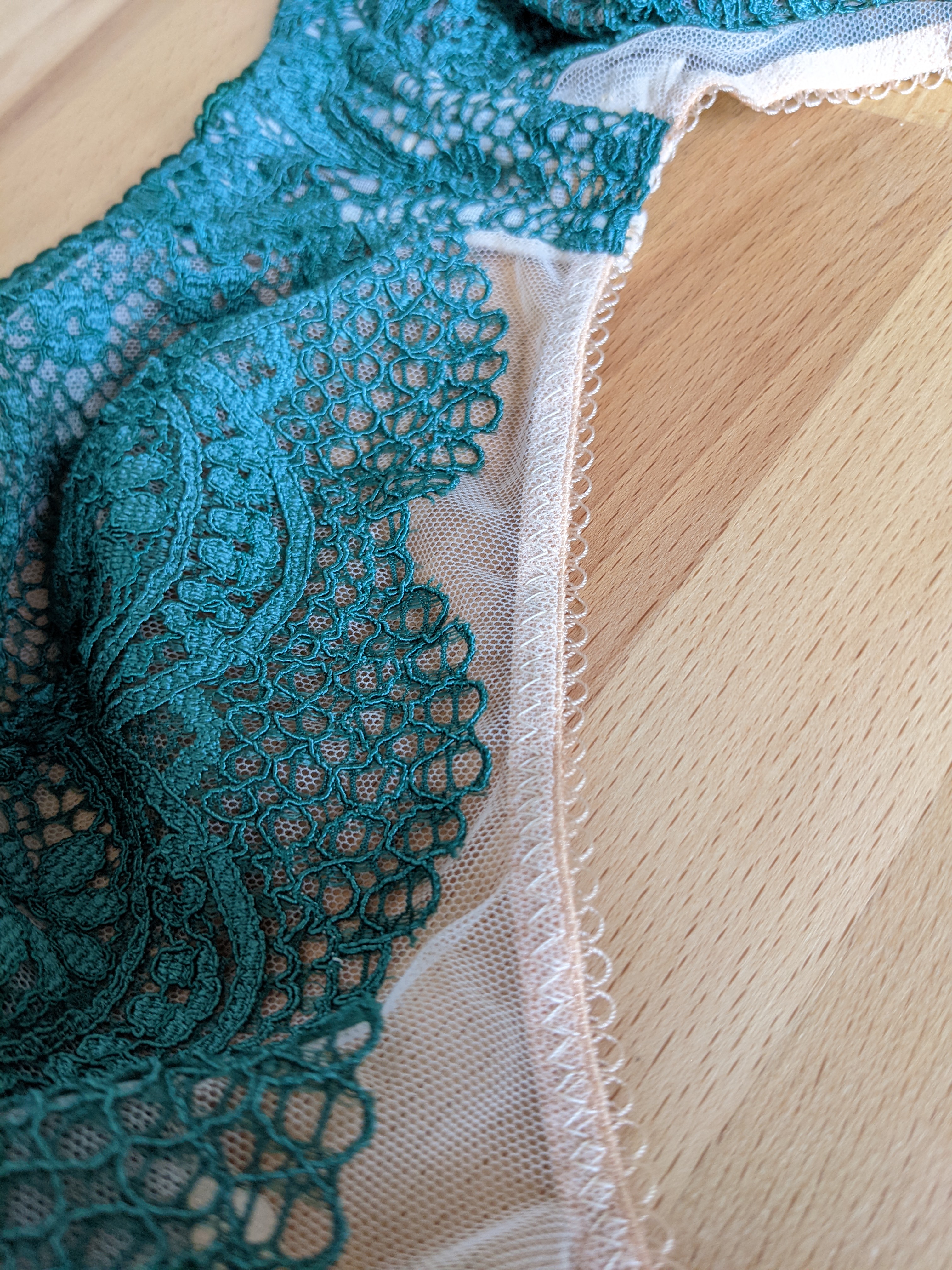 Focus elastic with picots