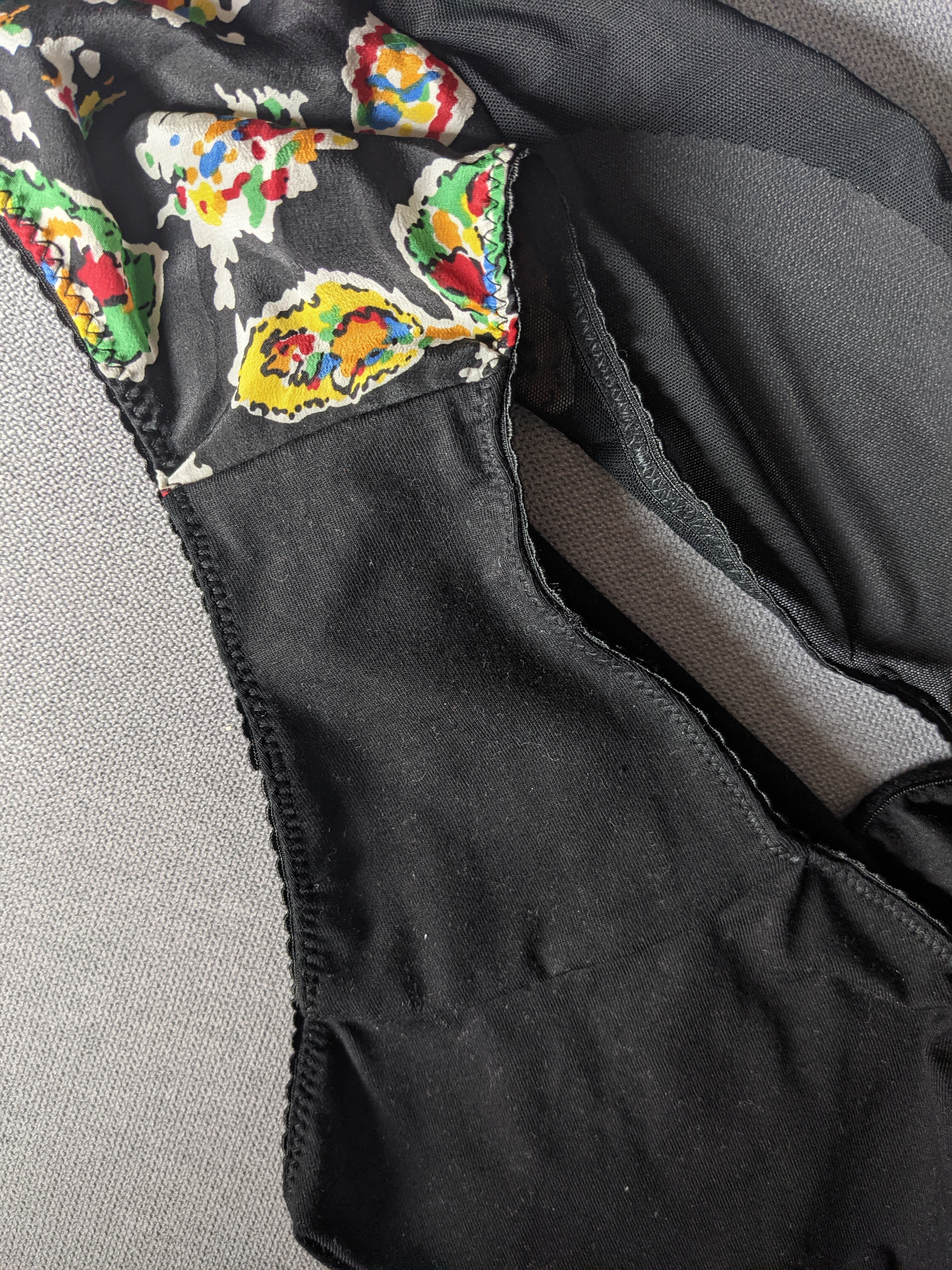 Bas soie fleurie - Gousset extérieur